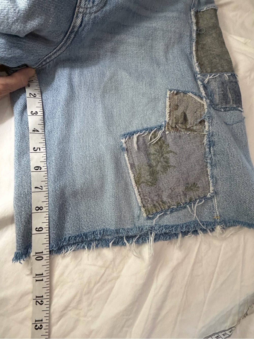 PILCRO The Adi Patchwork Mid-Rise Relaxed Bermuda Shorts Denim 29 - Picture 14 of 15